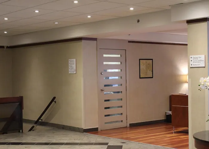 Hotel Ramada Plaza By Wyndham Montreal